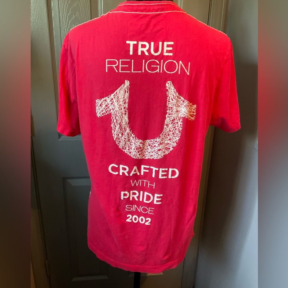 True Religion M red graphic tshirt